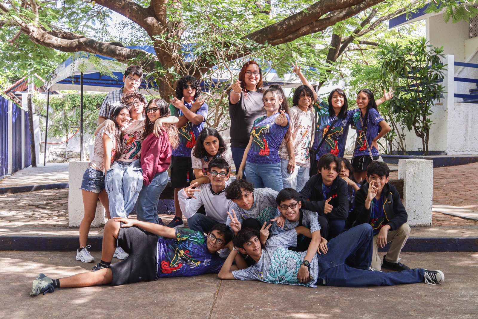 Estudiantes participando en una experiencia escolar